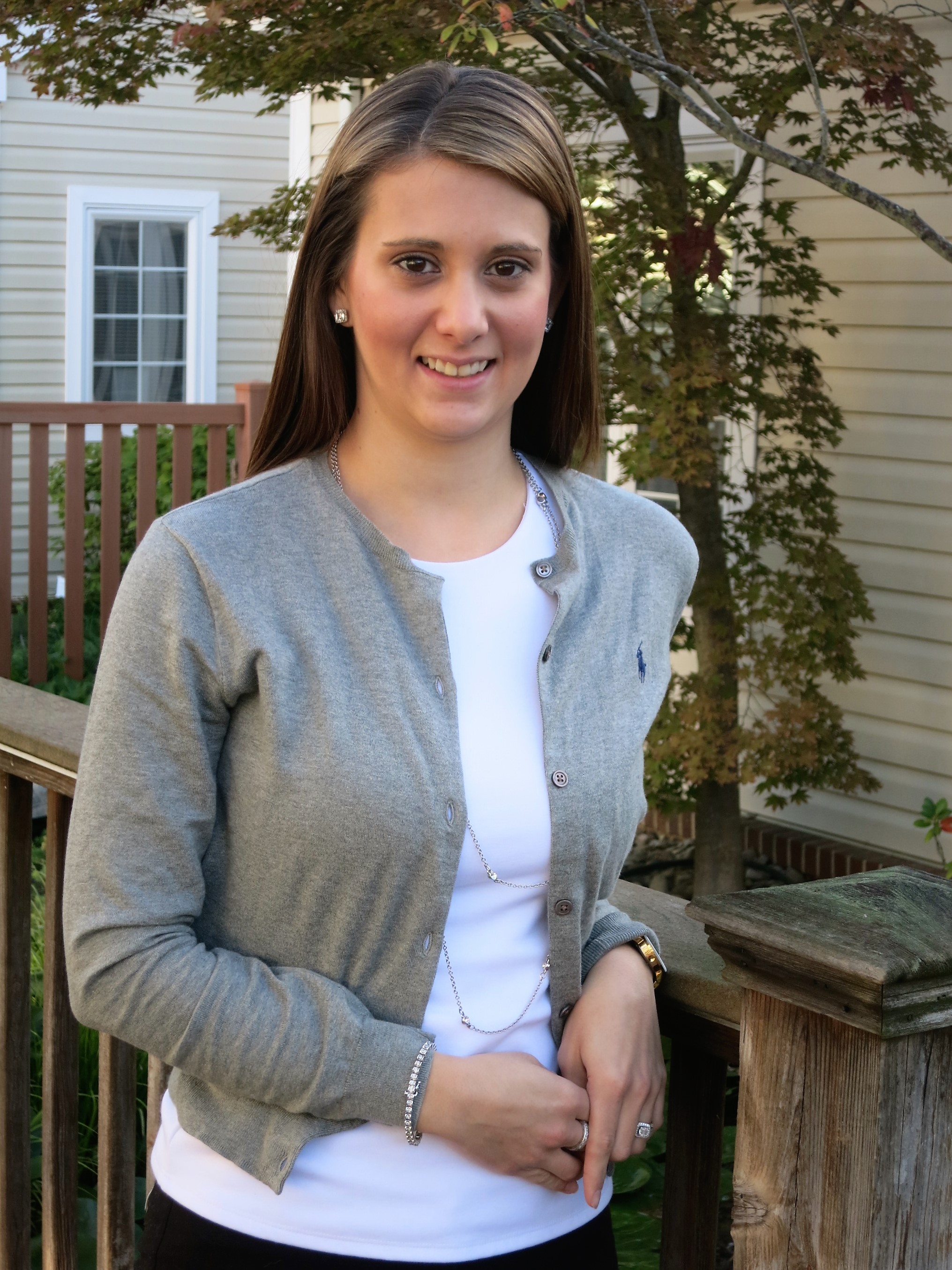 laura smith headhot in garden